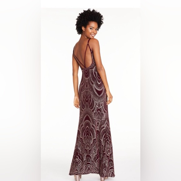 Dresses & Skirts - Sparkly rose gold formal